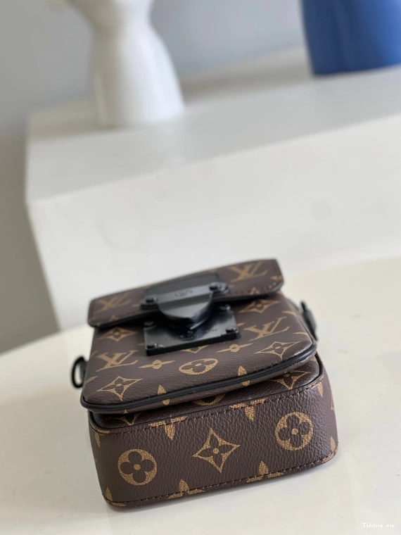 Cheap WEARABLE VUITTON VERTICAL S-LOCK LOUIS WALLET 0804